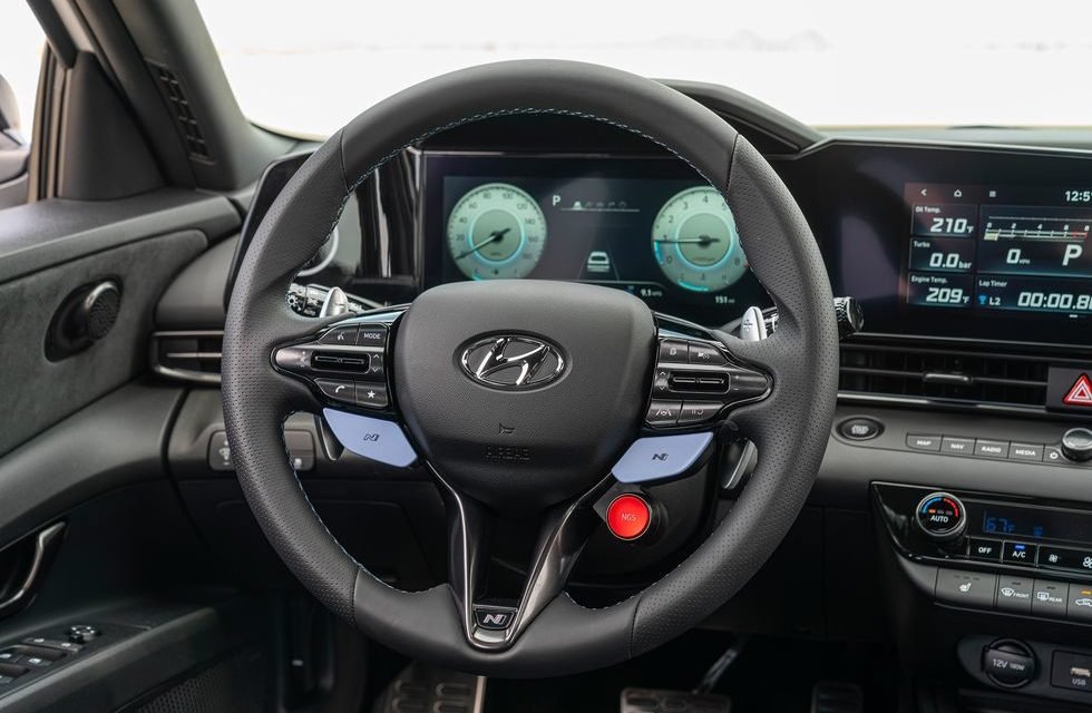 2022 Hyundai Elantra N: Image Gallery